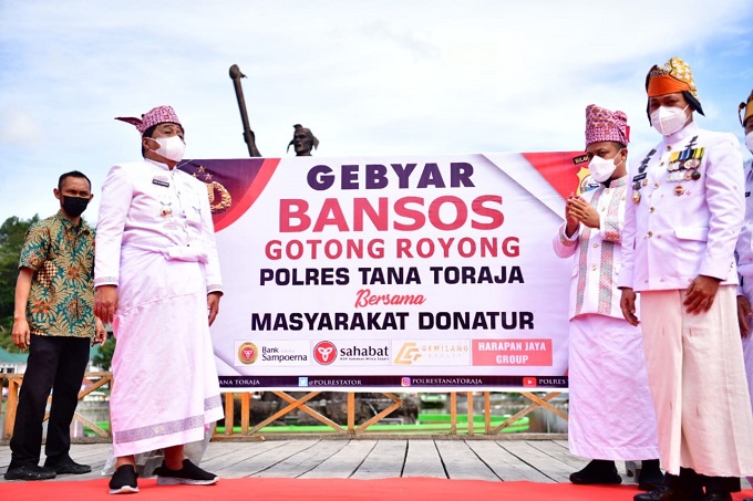 Di Toraja, Plt Gubernur Lepas Bantuan Pemprov Sulsel dan Gebyar Bansos Gotong Royong