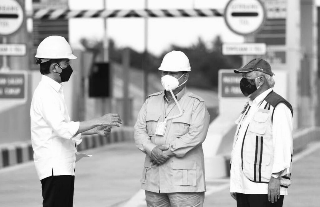 Tampil Beda, Masker Berselang Prabowo Curi Perhatian