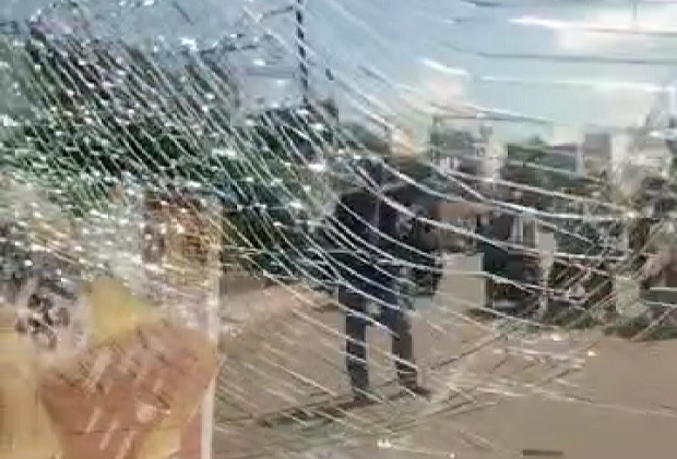 Brutal! Pengantar Jenazah Serang Pengendara Mobil, Mengira Bakal Mati Dikeroyok