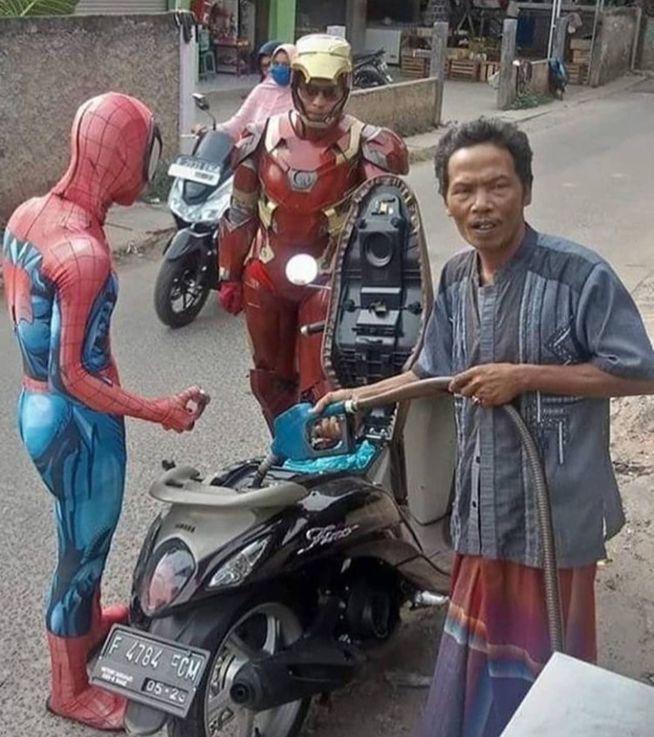 Terciduk Kehabisan BBM, Kelucuan Personel Avengers Terekam Kamera Warga