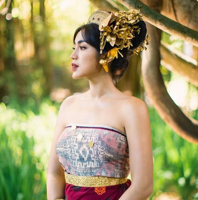 Jessica Iskandar Jadi Pengantin Bali, Cantiknya Paripurna