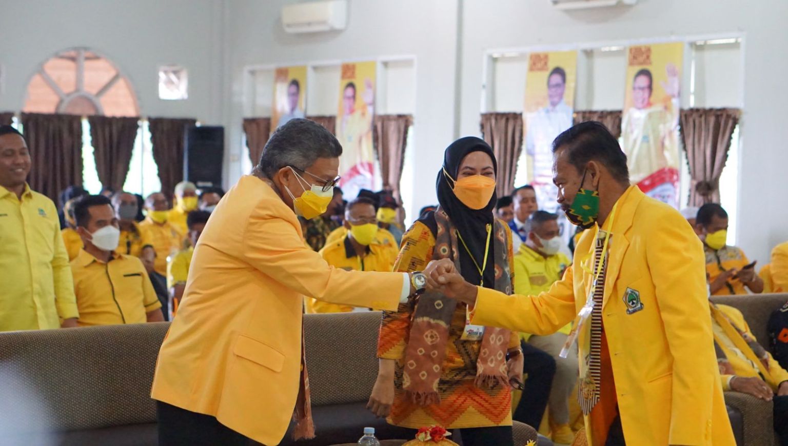 Taufan Pawe Ajak Kader Golkar Lutra Berjuang Habis-habisan