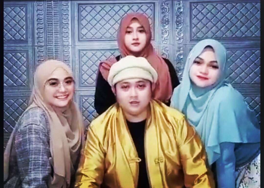 Ustaz Al Wiridan Pamer Tiga Istri Cantik Jelita, Ajarkan Cara Poligami yang Benar