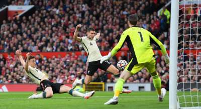 Mohamed Salah Hattrick, Liverpool Hajar MU di Old Trafford, Gol Ronaldo Dianulir, Pogba Kartu Merah