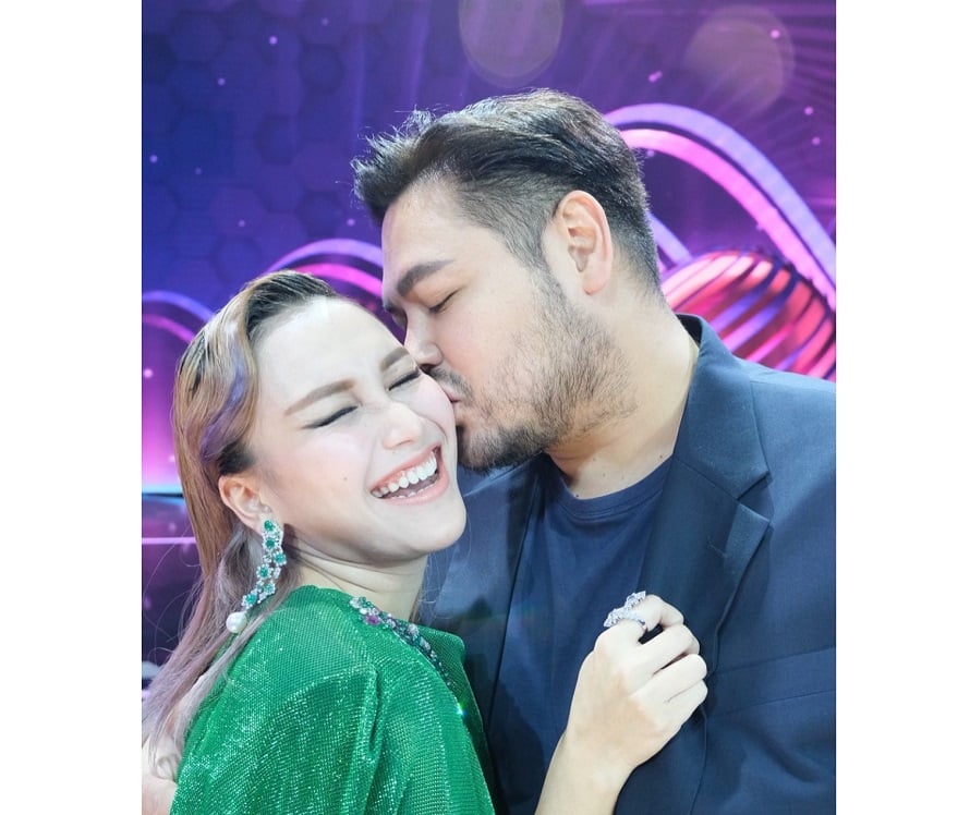 Cium Mesra Ayu Ting Ting, Ivan Gunawan: Gue Cium Ya