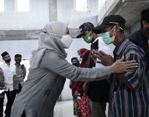 Warga Terdampak Bencana Angin Puting Beliung di Kecamatan Masamba Terima Bantuan Stimulan