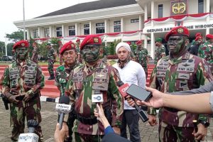 Jenderal Dudung Dapat Brevet Kopassus, Nicho Silalahi: Kapan Rangkulan dengan Kaka Terorisnya di Papua?