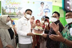 Safari KKDB, Bupati Barru Dapat Kue Ultah