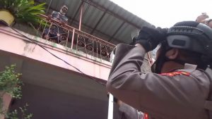 Polisi Cari Korban Banjir, Sejumlah Warga Menolak, Malah Ada yang Sembunyi