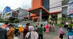 Gempa Bumi 7,4 SR, Pengunjung Hotel di Makassar Berhamburan Keluar