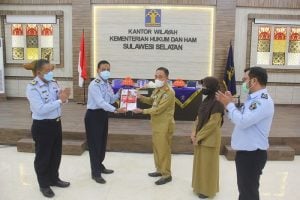Kanwil Kemenkumham Sulsel Serahkan Naskah Akademik ke Pemkab Pangkep