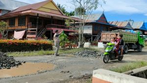 Ruas Jalan Provinsi Berlubang, Dinas PUPRP Wajo Turun Tangan