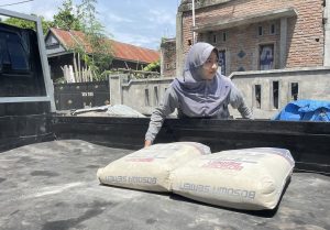 Buruh Angkut Semen, Nur Halisa, Berharap Ketemu Panglima dan Jadi Kowad
