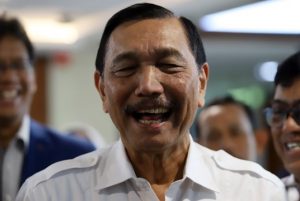 Luhut Panjaitan Larang Warga Melakukan Perjalanan Internasional