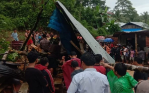 Longsor Timpa Satu Rumah, Seorang Meninggal dan Tiga Luka-luka