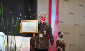 Ganjar Pranowo Ajak Warga Tanam Pohon, Netizen Ingatkan Nasib Warga Wadas