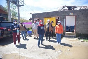 Didampingi Kalaksa BPBD, Bupati Tinjau Rumah Warga Korban Angin Kencang
