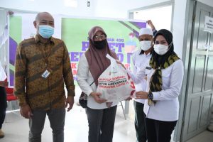 Warga Terdampak COVID-19 di Kelurahan Bone Tua Terima Bantuan Sembako