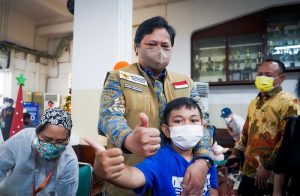 Pemerintah Terus Gaungkan Vaksinasi, Airlangga: Bagus untuk Memulai Sekolah Tatap Muka