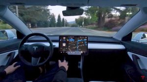 Perempuan di AS Melahirkan di dalam Mobil Tesla yang Menggunakan Fitur Autopilot