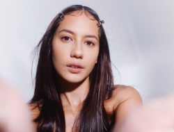 Melihat dari Dekat Wajah Pevita Pearce, Nggak Bosan Cantik Terus?