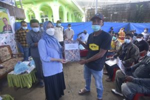 Beri Bantuan untuk Kelompok Nelayan, Ini Harapan Bupati Indah Putri Indriani