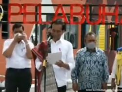 Viral Video Menko Luhut Teleponan Saat Jokowi Pidato, Warganet: The Real President