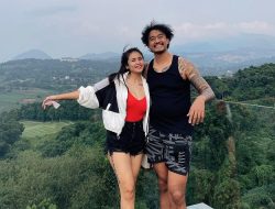 Potret Istri Cantik Uus, Kartika Wijaksana, Diteror Netizen dengan Foto Tak Senonoh