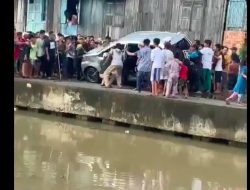 Sebuah Mobil Minibus Diceburin ke Sungai Oleh Warga, Karena Ugal-ugalan