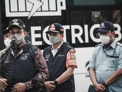 Resmikan Operasi Bus Listrik, Anies Baswedan Klaim Pertama di Indonesia untuk Transportasi Umum