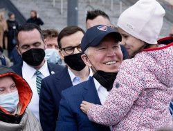 Joe Biden Kunjungi Pengungsian Ukraina