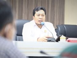 PKS: Harga-harga Naik, Malah Ada Pendeta yang Coba Mengaduk-aduk Al Quran