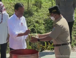 Anies Bawa Tanah dari Lahan Bekas Gusuran Ahok, PSI: Harusnya dari Sumur Resapan yang Dibangga-banggakan