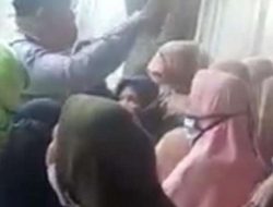 Sebut Perintah Presiden, Oknum Polisi Tegaskan Penerima BLT yang Belum Vaksin Booster Tidak Dilayani