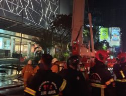 Petugas Pemadam Kebakaran Berhasil Padamkan Kebakaran Tunjungan Plaza V Surabaya, Satu Orang yang Terjebak Berhasil Dievakuasi