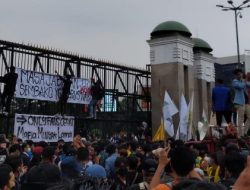 Kepung Gedung DPR, BEM SI : Sudah Cukup Masyarakat Dibuat Susah oleh Rezim Ini