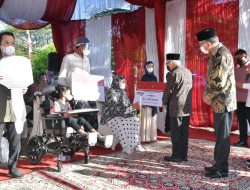 Sebelum Bertolak Ke Jakarta, Wapres Berikan Bantuan Sosial kepada Masyarakat Aceh