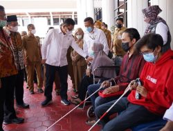 Komisi VIII DPR Bersama Kemensos Tinjau Lokasi Penyaluran Bansos di Kalimantan Timur untuk Pastikan Penyaluran Tepat Sasaran