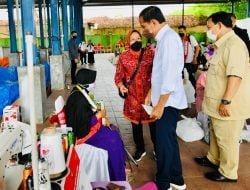 Salurkan Bansos di Jawa Timur, Dialog Presiden Jokowi Dengan Warga: ‘Bantuannya Kurang Pak’