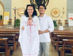 Dibaptis, Bayi Perempuan Dimas Anggara Ikut Keyakinan Nadine Chandrawinata