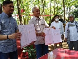 Setelah Ganjar Bungkam, Kagama Cirebon Ajak Anies dan Mahfud Duduk Bareng Selesaikan Polemik Ijazah Jokowi