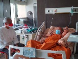 Dijenguk Ganjar Pranowo di Rumah Sakit, Cendikiawan Muslim Buya Syafii Maarif: Wah Pak Gubernur Terima Kasih Sudah Hadir