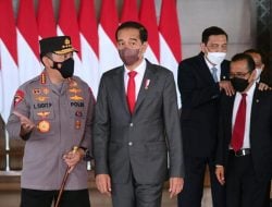 Dampingi Jokowi Lawatan ke AS, Luhut Panjaitan Sempatkan Memijat Pratikno