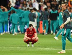 Bek Liverpool, Andrew Robertson: Kami Hancur