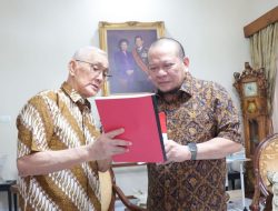 Tri Sutrisno Berikan Wasiat kepada LaNyalla Mattalitti: Tolong Selamatkan Bangsa dan Negara Ini dari Kehancuran