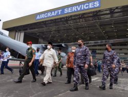 Dibuat Dalam Negeri, Prabowo Serahkan Pesawat CN235 dan Helikopter Antikapal Selam ke TNI AL