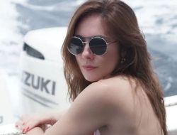 Wulan Guritno Bagikan Foto Bikini Merah Putih Berpadu Aksen Hijau Daun, Komentar Dicky Soemarno Jadi Sorotan Netizen