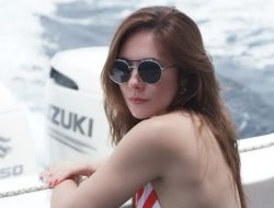 Gadis Minggir Dulu! Wulan Guritno Basah-basahan Pakai Bikini, Nggak Ada Selulit