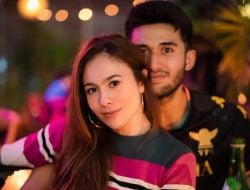 Gaya Pacaran Wulan Guritno dan Pacar Brondong Dinilai Kelewat Intim, Netizen: Segera Dihalalkan Biar Nggak Fitnah