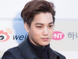 Kai EXO Terima Penghargaan Blue Dragon Series Awards